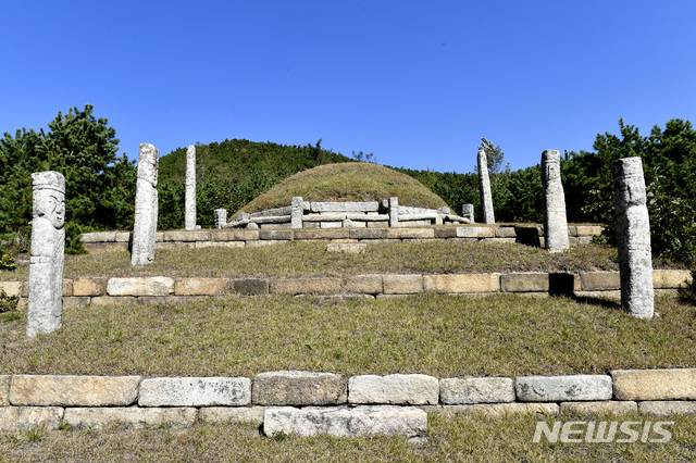 <사진6>[서울=뉴시스] 개성시 해선리에 있는 명릉군 제2릉의 전경. 무덤의 주인은 확인되지 않지만 고려 25대 충렬왕의 경릉일 가능성이 있다. (사진=평화경제연구소 제공) 2020.04.18. photo@newsis.com