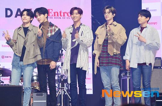 왼쪽부터 원필, 도운, 영케이, 제이, 성진