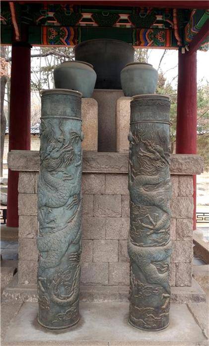 국보 제229호 창경궁 자격루. 세종 때 제작한 자격루는 현재 남아있지 않다. 1536년(중종 31년) 다시 제작한 자격루의 일부인 파수호 3점, 수수호 2점만 창경궁 보루각에 남아 있을 뿐이다.|문화재보존과학센터 제공