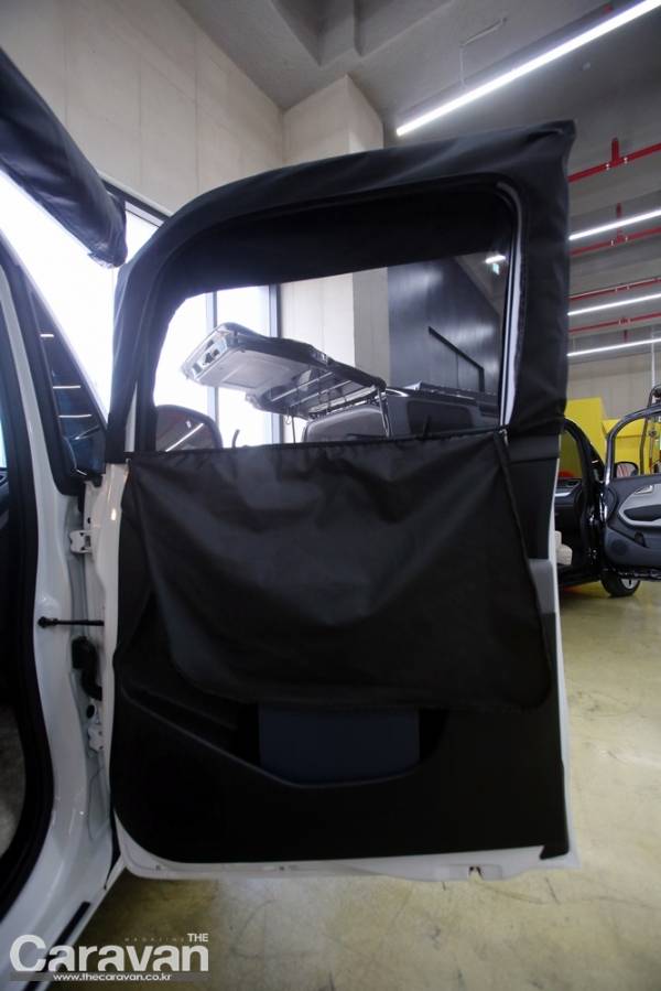 창문만 열어두어도 벌레는 막아주고 바람이 통할 수 있는 전용 방충망