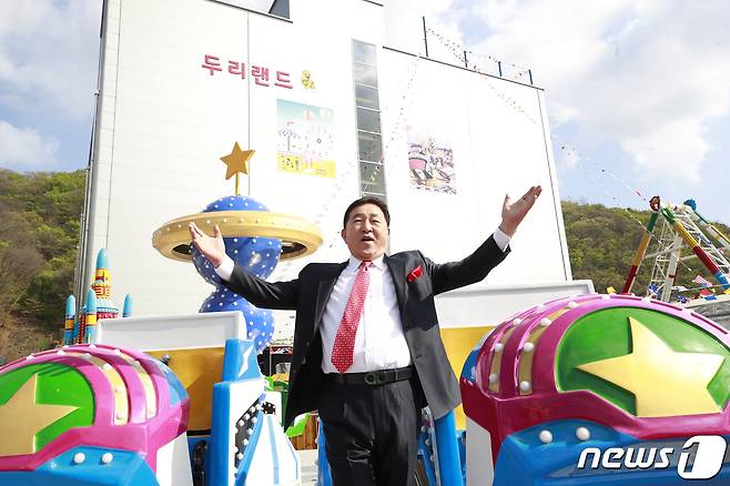 배우 임채무가 24일 오후 경기도 양주시 장흥면에 위치한 두리랜드에서 열린 뉴스1과의 인터뷰에 앞서 포즈를 취하고 있다.  2020.4.24/뉴스1 © News1 권현진 기자