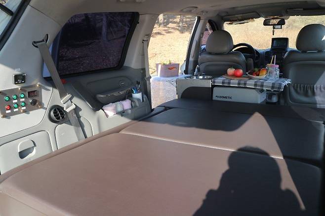 캠핑카로 변신한 카니발 승용차. [사진 해나름]