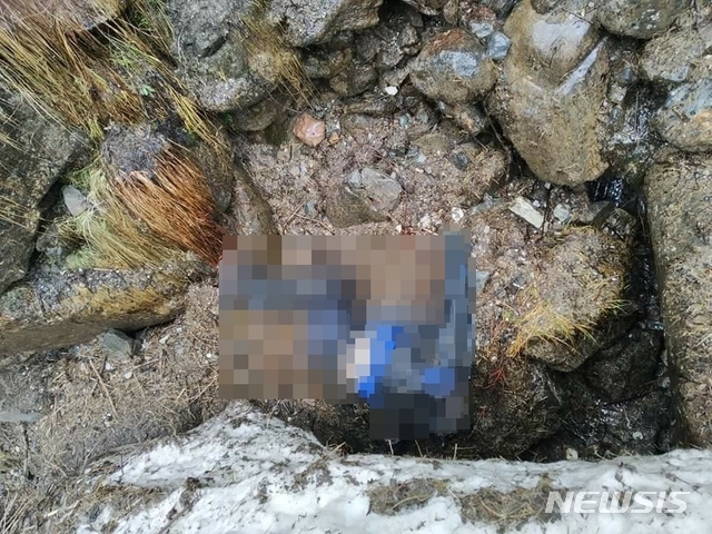 [홍성=뉴시스]지난 22일(현지 시간) 네팔 안나푸르나 데우랄리계곡에서 한국인으로 추정되는 시신 1구가 발견됐다(사진=네팔 현지에서 세르파제보)