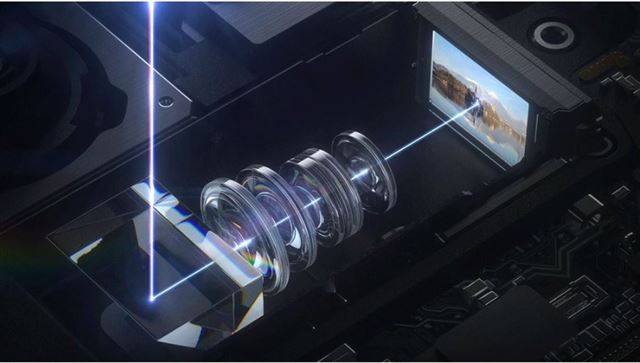 갤럭시 S20 울트라에 내장된 폴디드 렌즈. 망원카메라 렌즈를 수평으로 정렬하고 그 앞에 프리즘을 배치, 피사체에서 온 빛이 90도 굴절돼 렌즈를 통과한 뒤 이미지센서에 닿게 하는 방식으로 카메라 높이를 줄였다. 삼성전자 제공