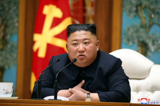 김정은 북한 국무위원장이 지난 11일 노동당 정치국 회의를 주재하는 모습. 연합뉴스