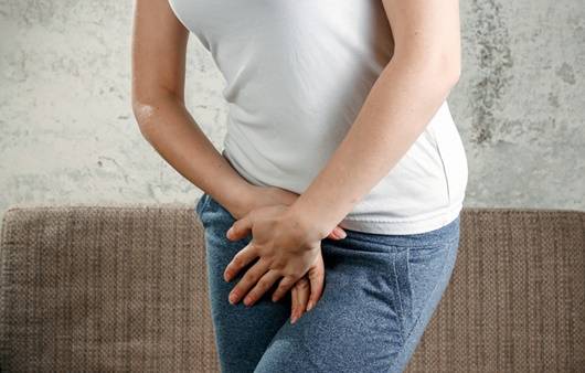 가려움증으로 괴로운 여성