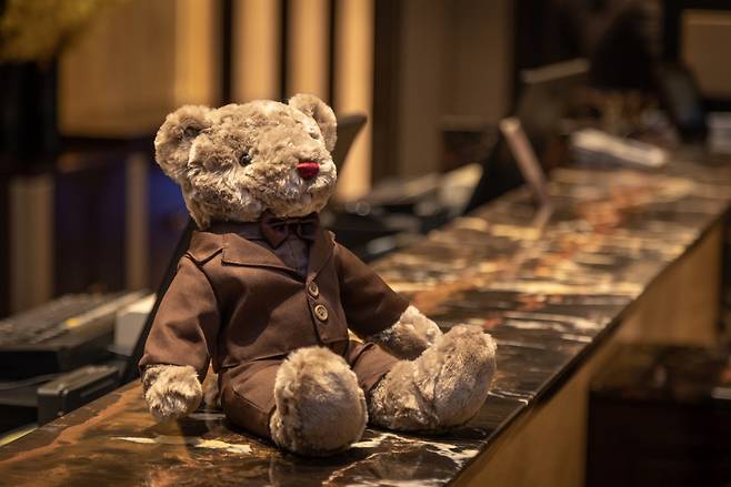 (주)부산롯데호텔은 5월1일부터 한식당 영업을 재개한다. 이 호텔은 가정의 달 프로모션으로 특정 메뉴 이용 때 롯데호텔 베어 곰인형을 준다.