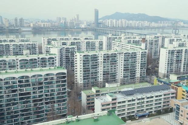 강남 3구의 주요 아파트들 매매가가 급락했다. 사진=연합뉴스