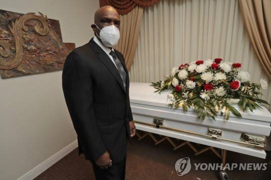 은퇴 후 장의사로 변신한 MLB 명예의 전당 입회자 안드레 도슨 
[AP=연합뉴스]