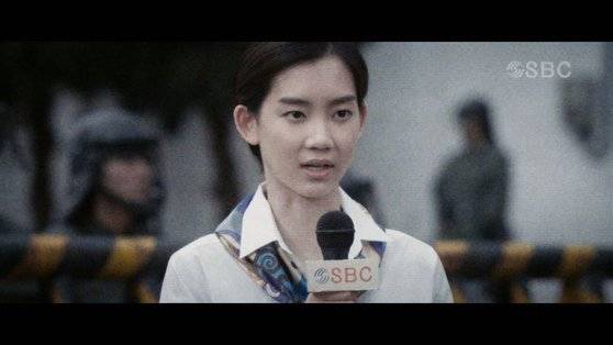 '방가? 방가!' 육상효 감독과 인연으로 육 감독의 차기작 '강철대오: 구국의 철가방'에도 신현빈은 뉴스 기자 역으로 특별 출연했다. [사진 롯데엔터테인먼트]