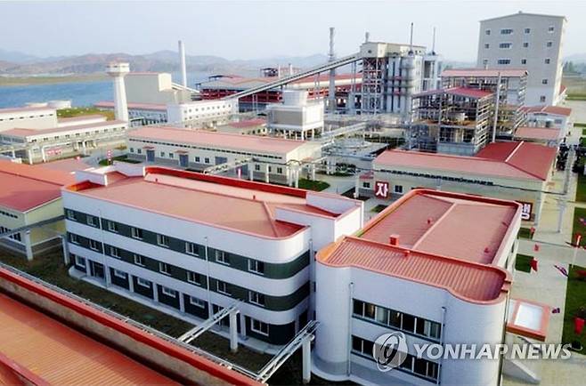 하늘에서 내려다본 북한 순천인비료공장 (서울=연합뉴스) 북한 김정은 국무위원장이 노동절(5·1절)이었던 지난 1일 순천인비료공장 준공식에 참석했다고 노동당 기관지 노동신문이 보도했다. 사진은 하늘에서 내려다본 순천인비료공장 전경. 2020.5.2 [노동신문 홈페이지 캡처. 재판매 및 DB 금지] nkphoto@yna.co.kr