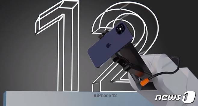 (서울=뉴스1) 김정현 기자 = 애플이 오는 하반기 출시할 것으로 예상되는 아이폰12에 대한 새로운 루머가 제기됐다. 아이폰12 예상 렌더링 (에브리싱애플프로 갈무리) © 뉴스1