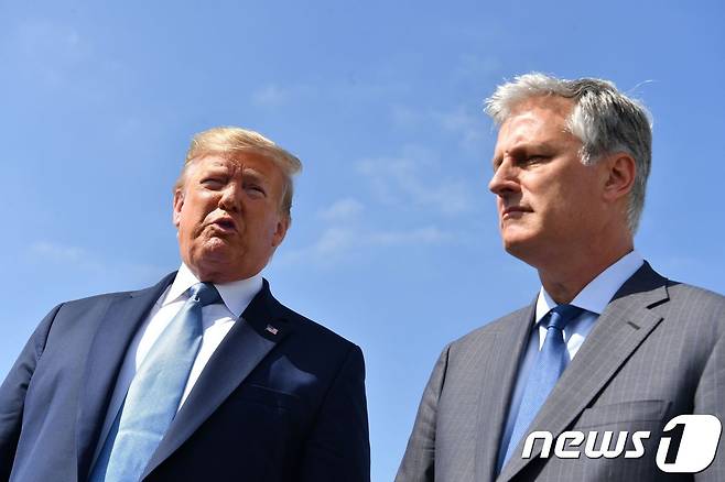 도널드 트럼프 미국 대통령와 로버트 오브라이언 백악관 NSC 보좌관. © AFP=뉴스1 © News1