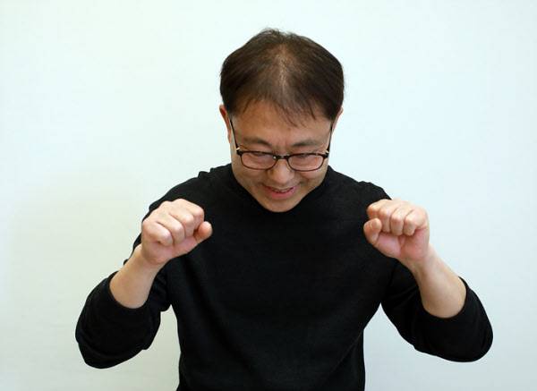 수어 "안녕하세요"