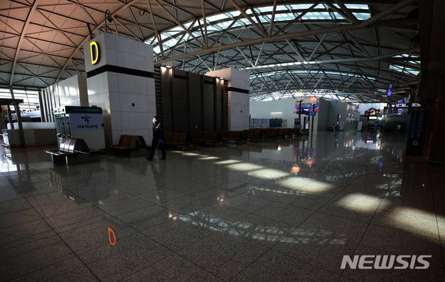 [인천공항=뉴시스] 박미소 기자 = 사진은 인천국제공항 제1여객터미널 출국장의 모습. 2020.05.13. misocamera@newsis.com