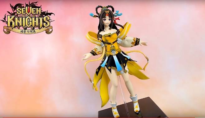 유튜버 '꽃비'가 제작한 세븐나이츠의 신화각성 하영 캐릭터.
