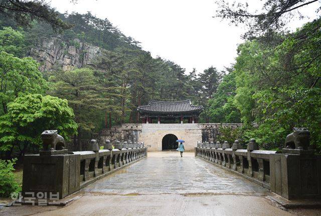 문경새재 제2관문 조곡관. 협소한 길목으로 3개의 관문 중 가장 먼저 세워졌다.