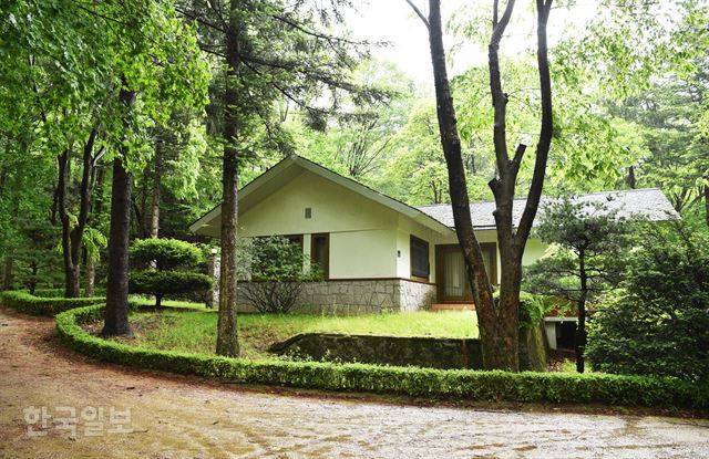 문경새재는 도립공원이지만 대성산업이 소유한 사유지다. 동화원 뒤편에 이 회사 소유의 산장이 있다.