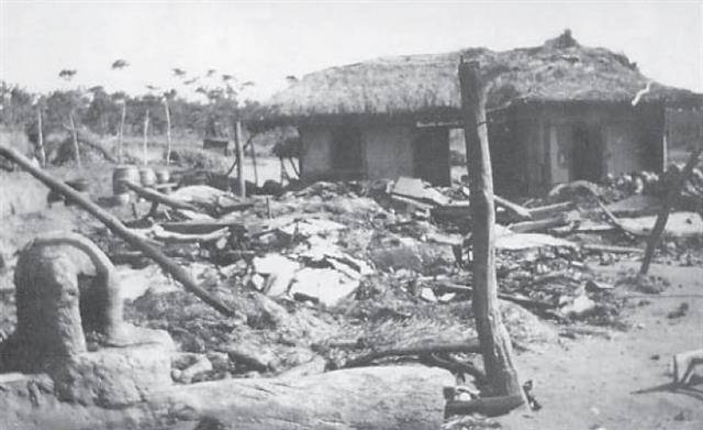 1919년 4월 제암리 학살 사건 직후 스코필드 박사가 찍은 만행 현장 사진.