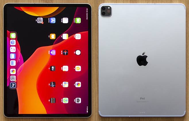 애플 아이패드 12.9형 전면 및 후면. 출처=IT동아