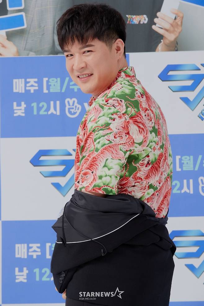 [★포토]신동 '이런 포즈 처음이야'