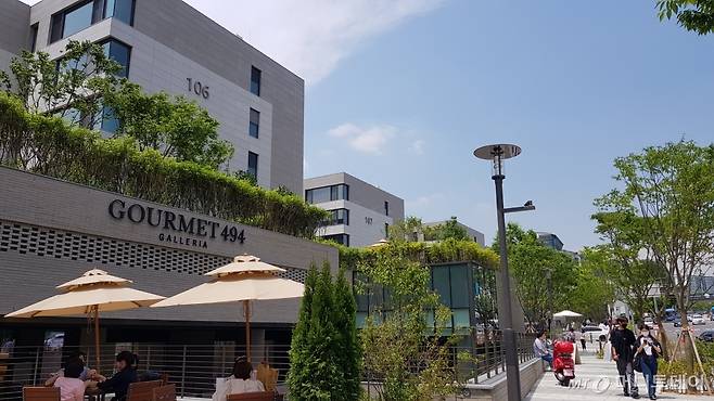 용산구 한남동 '나인원한남' 단지 내 상가에 입점한 '고메이494 한남' 모습. 한남대로변에 있다./사진= 박미주 기자