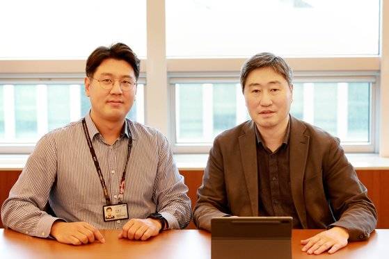 전고체 배터리의 기술적 난제로 꼽힌 '덴드라이트' 문제를 해결한 삼성종합기술원 이용건 전문연구원(제1저자)과 임동민 마스터(교신저자). 사진 삼성종합기술원