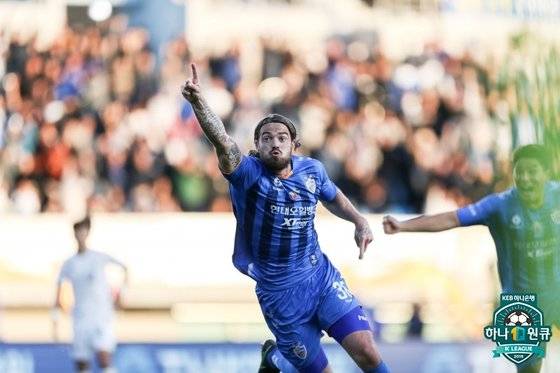 지난해에 울산으로 합류했지만 K리그 최고의 센터백 중 하나로 평가받는 불투이스. 한국프로축구연맹