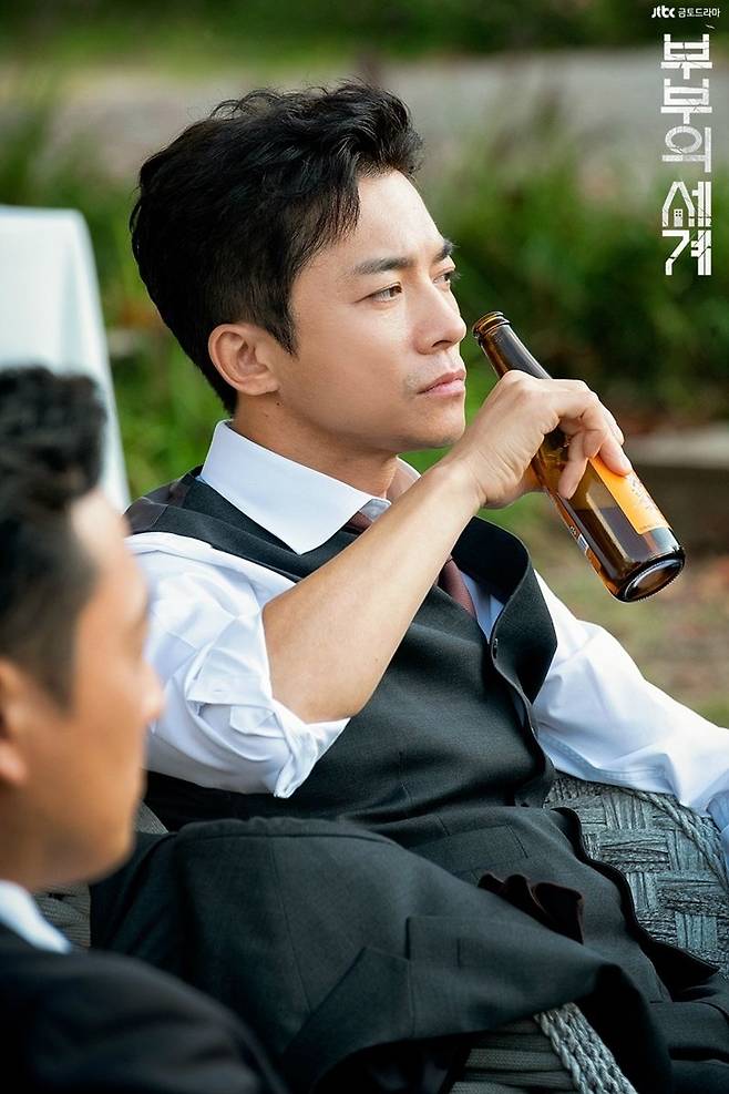 김영민은 '부부의 세계'에서 가정이 있으면서도 외도를 즐기는 회계사 손제혁 역을 맡았다. (사진=JTBC 제공)