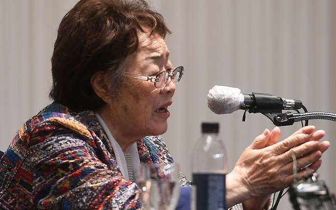 일본군 위안부 피해자인 이용수 할머니가 지난 25일 대구 한 호텔에서 기자회견을 하고 있다. 김창길 기자