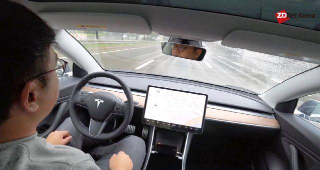 오토파일럿이 실행 중인 테슬라 모델 3 주행 모습 (사진=지디넷코리아)