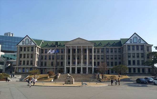 한양대 '대면수업 제한 허용' 하루만에..교직원, 확진자와 동선겹쳐 '아찔'