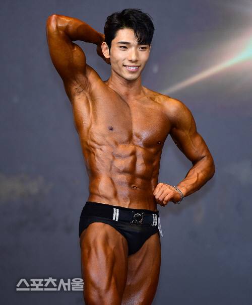 스포츠모델 여자부문 그랑프리를 차지한 박남진이 화려한 자태를 뽐내고 있다. 이주상기자 rainbow@sportsseoul.com
