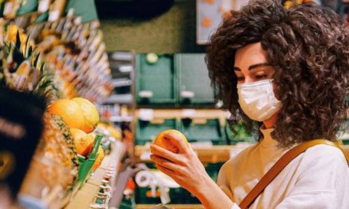 ‘가상 인간’ 조 드비르는 ‘미술과 디자인을 전공하는 환경주의자’라는 콘셉트로 지난해 인스타그램 활동을 시작했다. 코로나19로 힘들어하는 ‘사람 친구들’을 위해 마스크 착용에 동참했다. 조 드비르 인스타그램