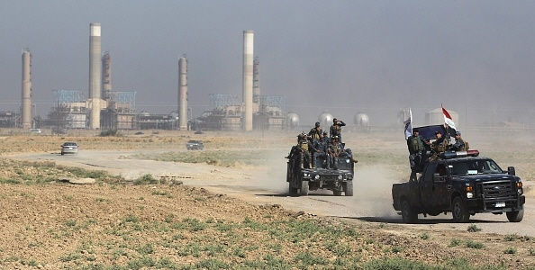2017년 10월 이라크 정부군이 북부 키르쿠크 유전지대를 탈환한 뒤 순찰을 하고 있다.  키르쿠크 | AFP연합뉴스