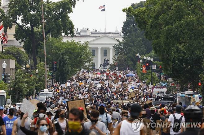 워싱턴DC 거리를 가득 메운 시민들 [AP=연합뉴스]