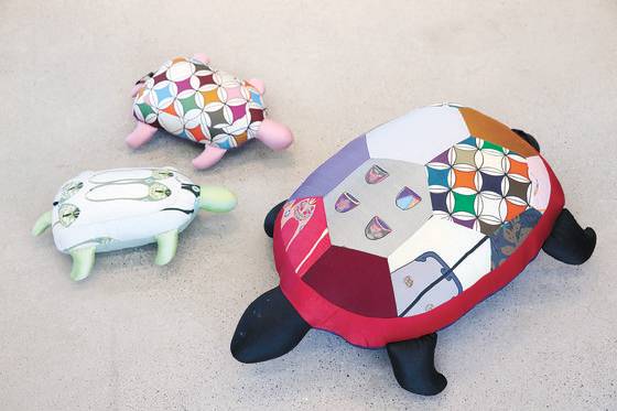 Stuffed toys made with left-over fabrics. [WOO SANG-JO]