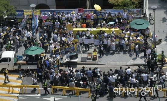 3일 서울 종로구 주한일본대사관 앞에서 '일본군 위안부 피해자 문제해결을 위한 정기 수요시위'가 열리고 있다./김현민 기자 kimhyun81@