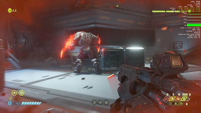 둠 이터널을 실행한 모습. 그래픽 효과를 최대로 적용해도 끊김 없는 모습을 보여준다.