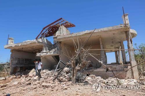 공습으로 파괴된 시리아 북서부 이들립 지역의 건물 [AFP=연합뉴스 자료사진]