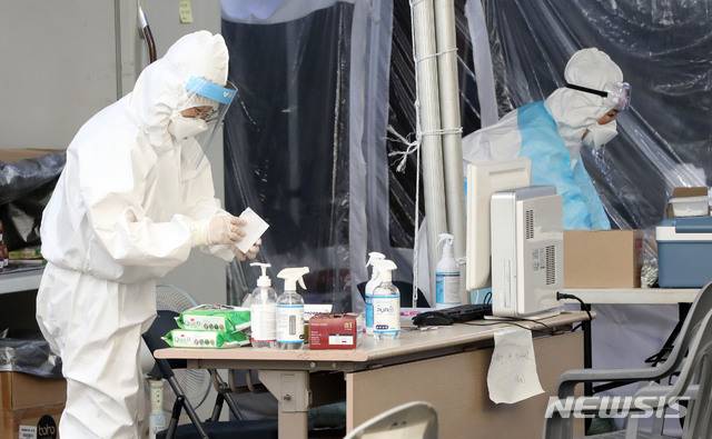 경기 이천시의 한 고등학교 교사가 신종 코로나바이러스 감염증(코로나19) 확진 판정을 받았다. /사진=뉴시스