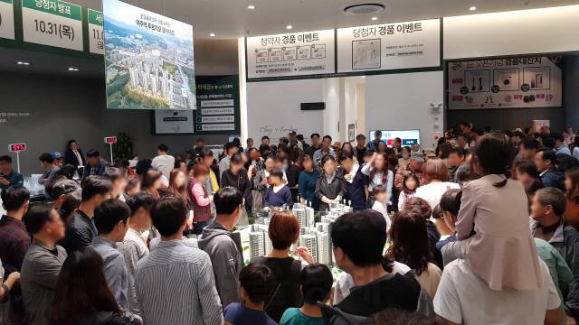 지난해 10월 분양한 여주역푸르지오클라테르 견본주택 현장./사진제공=리얼투데이