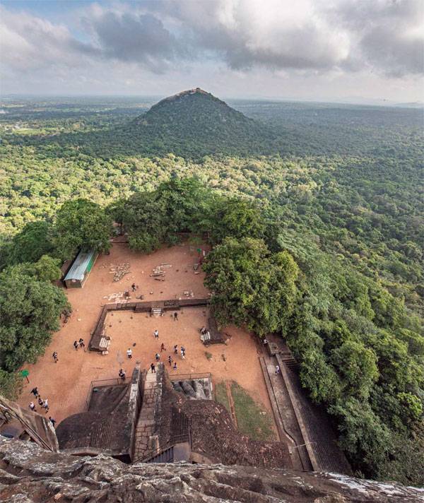 위에서 내려다본 테라스는 사자의 발과 발톱 형상이다