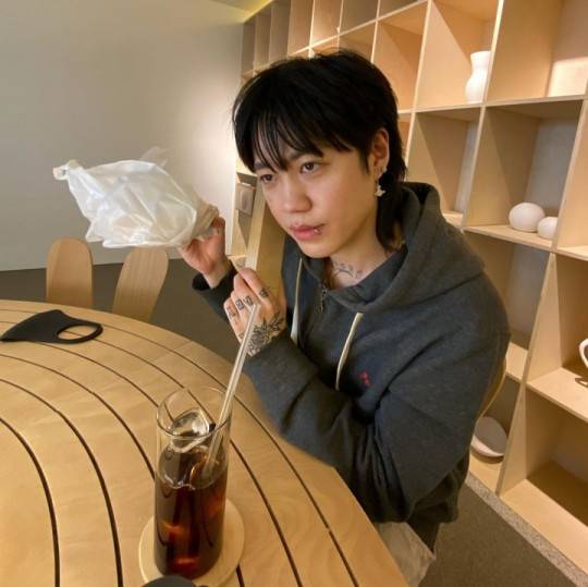 ▲ '다운타운 베이비' 역주행에 이효리에게 고마워한 블루. 출처ㅣ블루 SNS