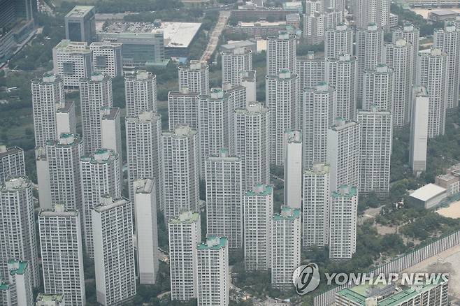 서울 송파구 롯데월드타워 서울 스카이 전망대에서 바라본 아파트 모습 [연합뉴스 자료사진]