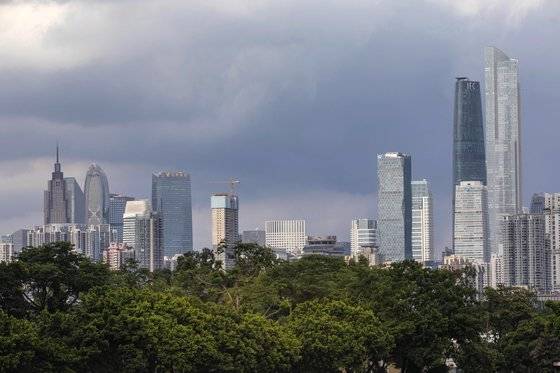 중국 광둥성 광저우 시에 들어선 고층 빌딩들. [EPA=연합뉴스]