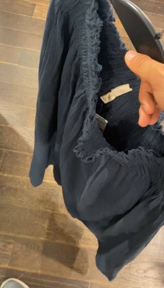 이 치마가 그나마 도전해볼만한 것 같아서, 입어보기로 했다./사진=남형도 기자