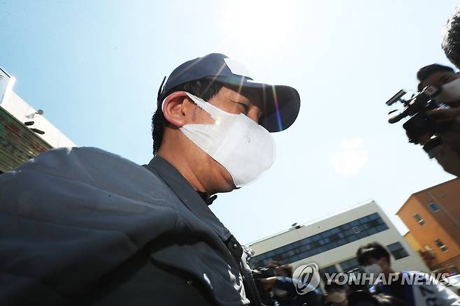 '묵묵부답' 김봉현 회장 [연합뉴스 자료사진]