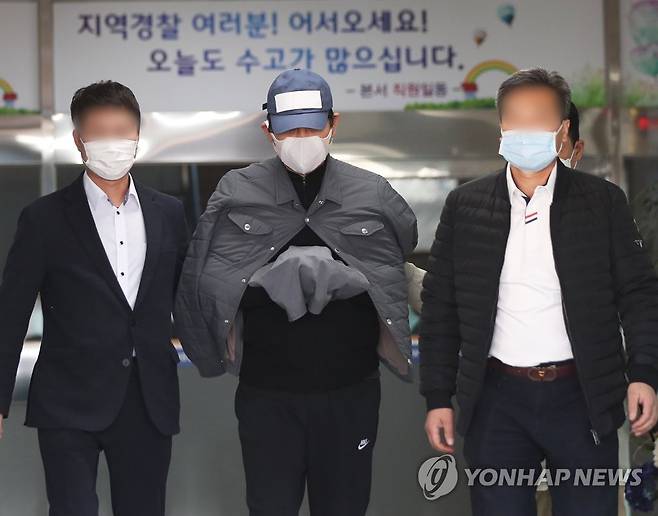 '묵묵부답' 김봉현 회장 [연합뉴스 자료사진]