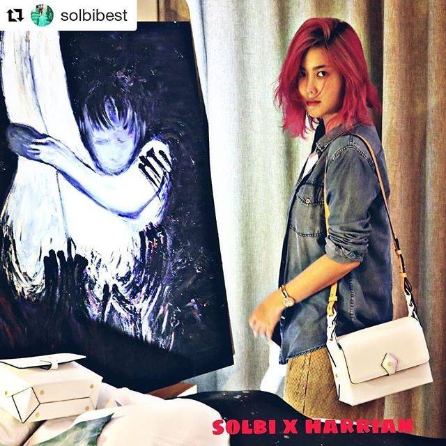 권지안 작가 콜라보(크리스토퍼벨트 핸드백)/사진제공=(주)해리텍스타일